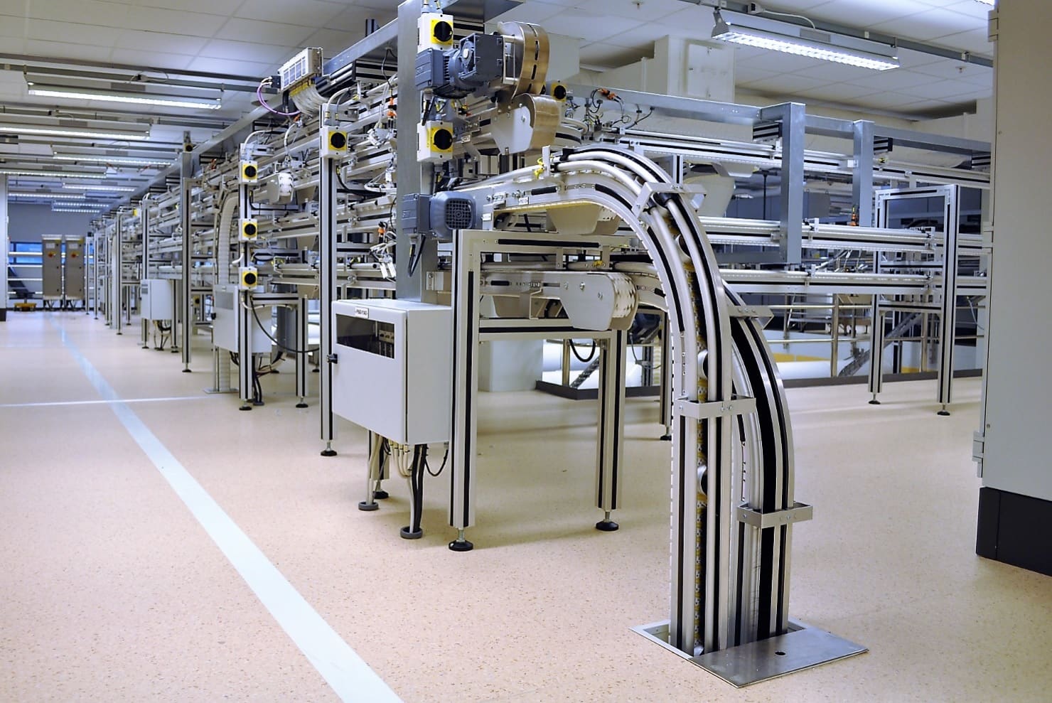 A long modular plastic chain conveyor line