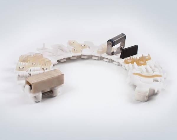 Side-flexing plastic chain with five interchangeable top styles